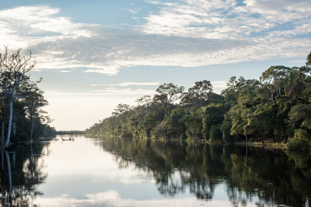 Entenda como a baixa dos rios na Amazônia afeta a cabotagem, a logística e o abastecimento de Manaus, além de conhecer estratégias para reduzir impactos.